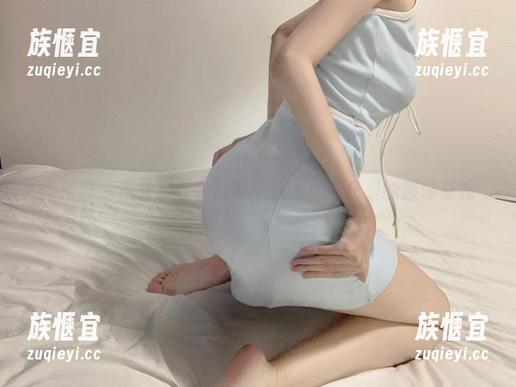 相扑猫 微密圈 - 相扑猫在白衬衫中乱入:图库里的趣味碰撞