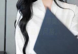 秀人网 - 原图见真章，周美美alicia的办公室私房风格。