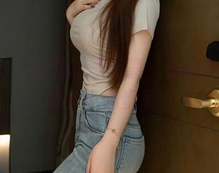 秀人网 - 高跟鞋+李七喜，免费美图里藏着多少脚步声？