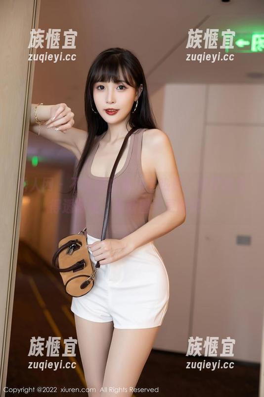 秀人网 - 不给甜白酱一个热评，她可能变得透明哦，看新图片更新吧！