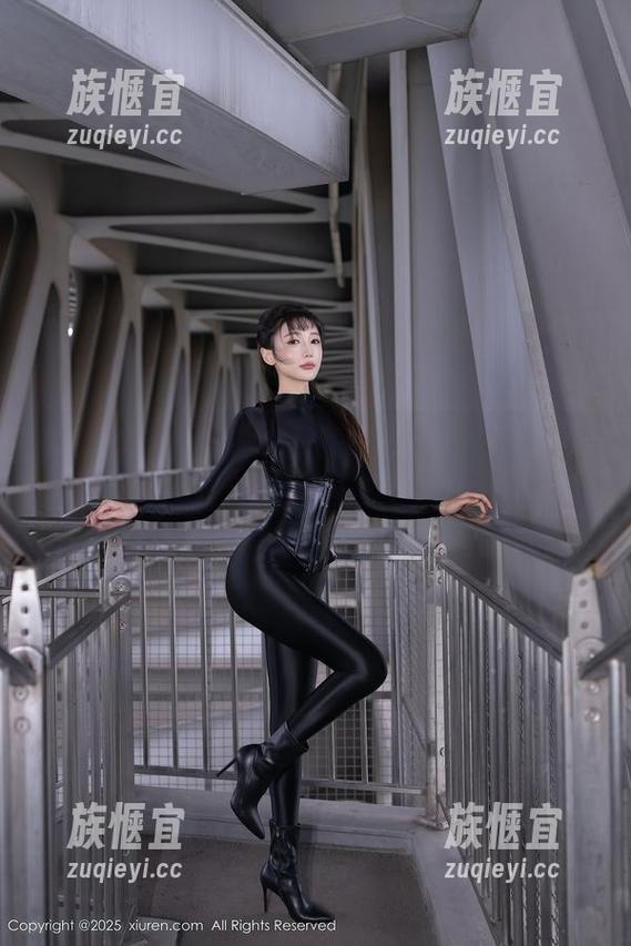 秀人网 - 儿时梦想实现中——金纯一婚纱写真更新，附带“走位不稳”特典！