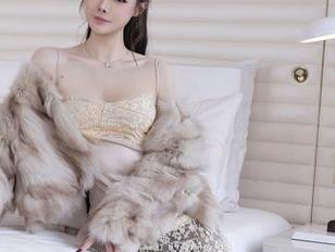 秀人网 - 拿着最新图包，陶喜乐的运动姿态果然让人眼前一亮，有种微妙的吸引。