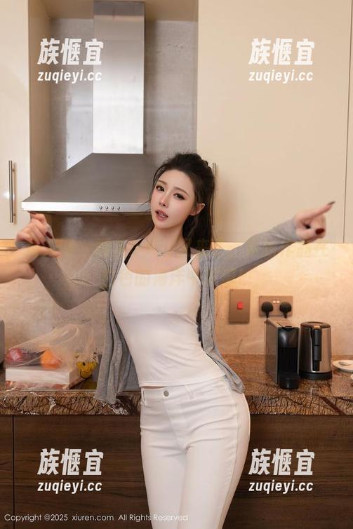 秀人网 - 雨儿baby又来了，最新作品在白色的海洋中漂流！
