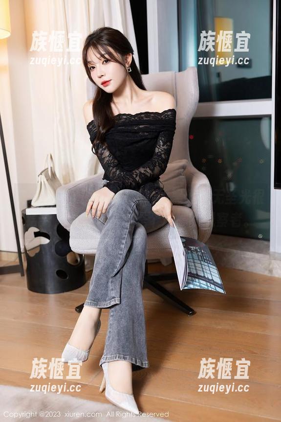 秀人网 - 黄婧GIGI和她的黑丝，无圣光很给力，而我则完全是个追尾的观察者。