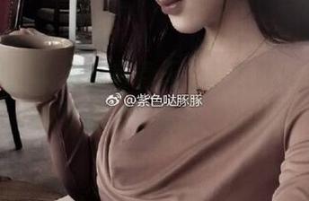 微密圈 - 厨娘也有春天，紫色哒豚豚的写真集，怎么能不下载？