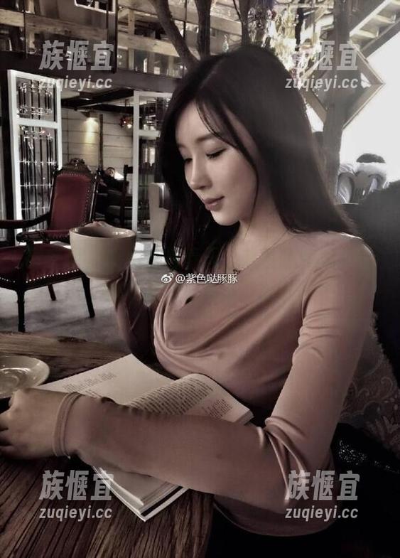微密圈 - 厨娘也有春天，紫色哒豚豚的写真集，怎么能不下载？