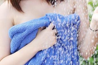 美媛馆 - 听说红裙能让人更加吸引？田孝媛这图集果然又带点单纯又狡黠的味道。