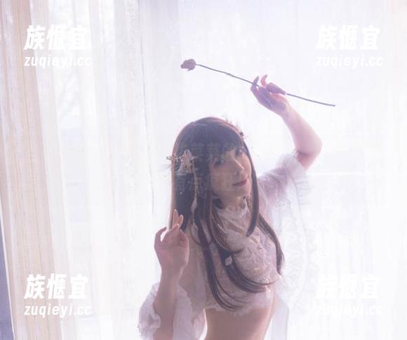 当护士遇上暗黑：翎柒菜菜的cos合集，有点魔幻又有点疯狂！