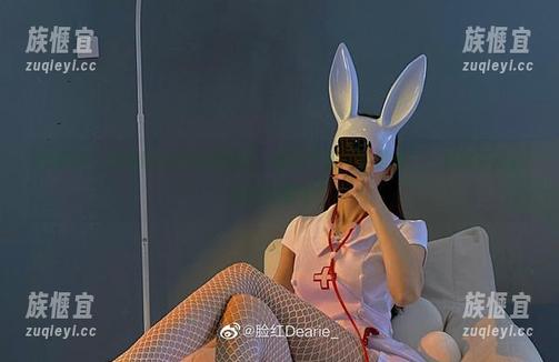 微密圈 - 脸红Dearie的图集，我才不信“全是爱”，有没有点小情绪在其中？