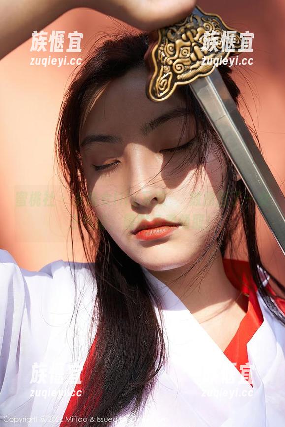 蜜桃社 - 小魔女lily又双叒叕放原图了—女王气场，限时免费领取！