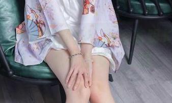 袜啵啵 - 小淳的新招：高清高跟长靴套图，让人忍不住多看几眼。
