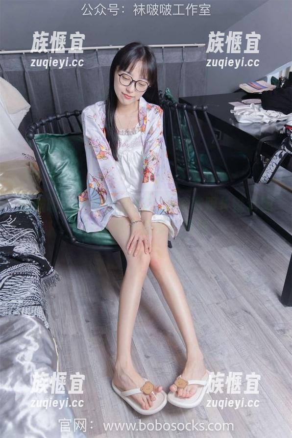 袜啵啵 - 小淳的新招：高清高跟长靴套图，让人忍不住多看几眼。