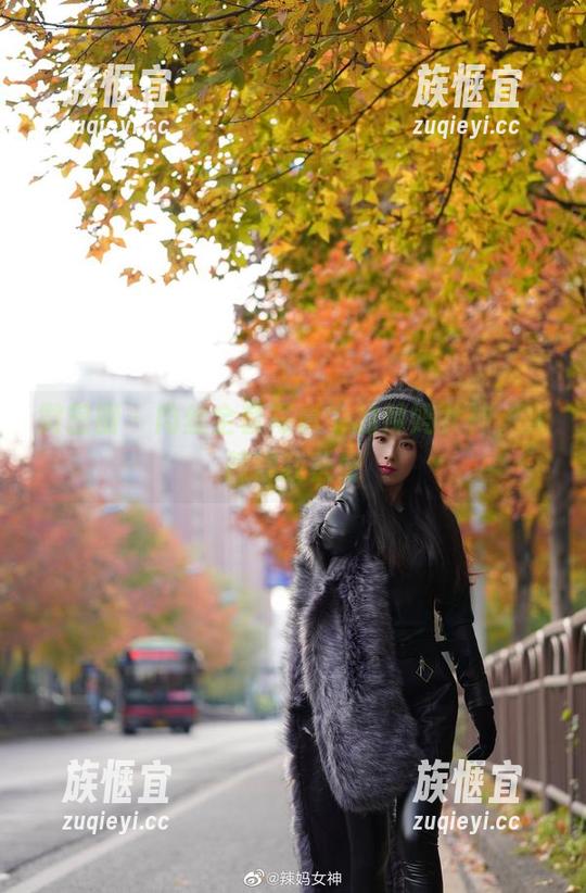 微密圈 - 肉丝全套写真中的辣妈女神，火辣得我头晕