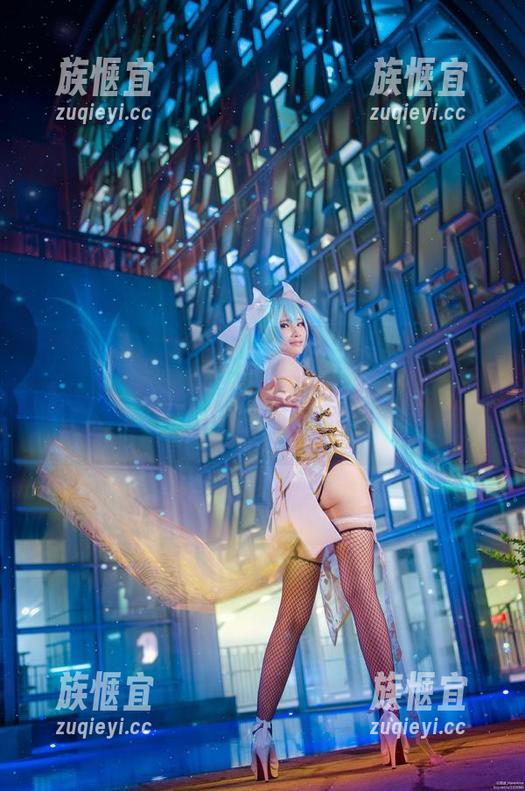 如果乱入星穹的卡夫卡可以有壁纸，雨波_HaneAme的崩坏写真一定能够引发关注！