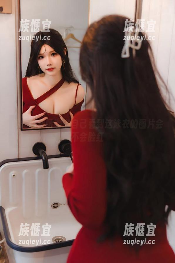 不知道雪晴嘟嘟自己看到这泳衣的图片会不会脸红