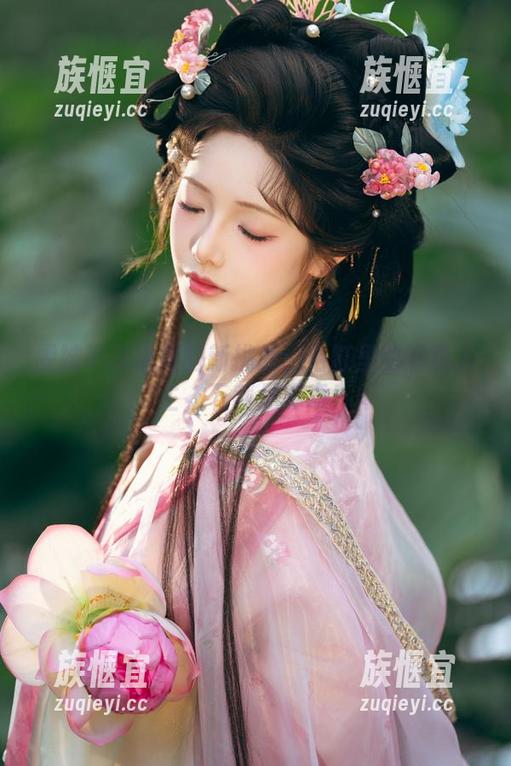 雯妹不讲道理的新挑战：浴缸里的写真人生，下载见真章！