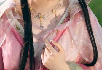 圣诞节不来点特别的？雯妹不讲道理的“豪华版特辑”免费照片正等着被发现！