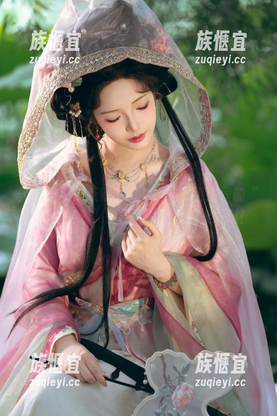 圣诞节不来点特别的？雯妹不讲道理的“豪华版特辑”免费照片正等着被发现！