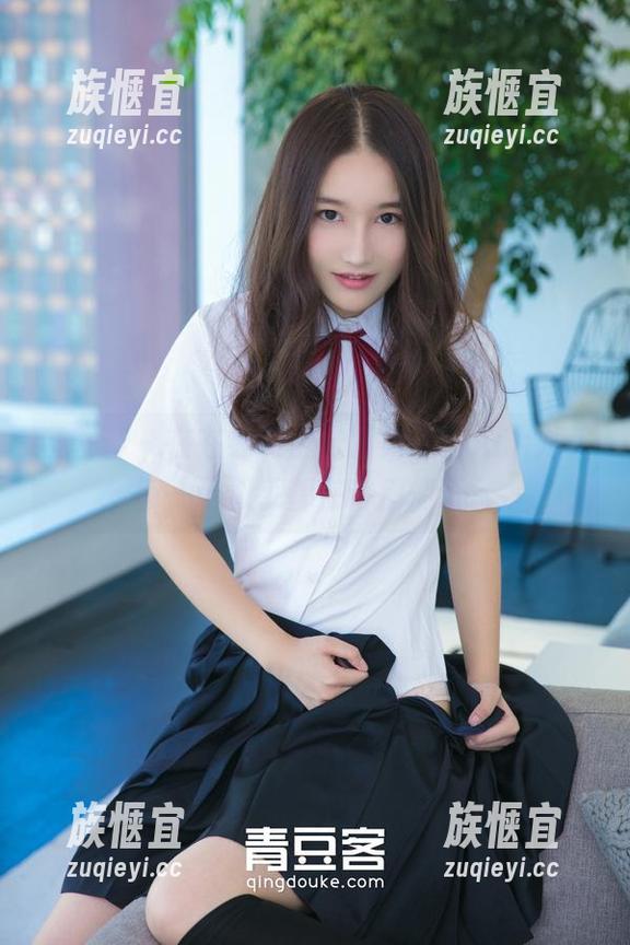 青豆客 - 在在线的学妹图集中，Ann尤美每一张似乎都在讲悄悄话。