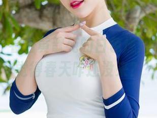 魅妍社 - 看着黄歆苑的白色燃炸图包，真觉得春天咋还没来？