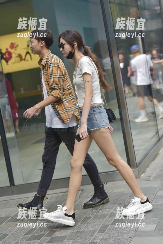 魔镜街拍 - 果断点一发！图库里的婷婷，灰裙包臀照到位，薄丝OL也是绝了