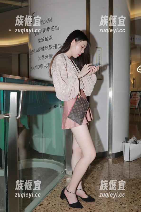 魔镜街拍 - 当艾小青化身睡衣女神，免费的美图能让我刷新认知吗？
