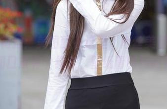 魔镜街拍：美图就在这里，肉丝美腿小姐姐和口罩有个约定，壁纸青睐她的笑！