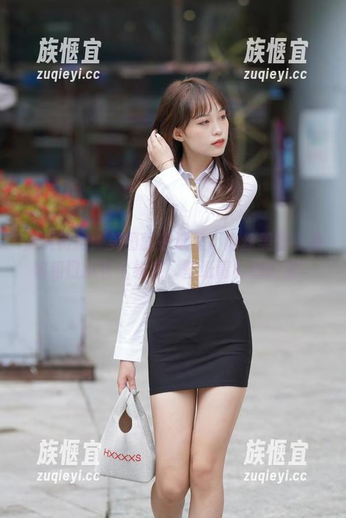 魔镜街拍：美图就在这里，肉丝美腿小姐姐和口罩有个约定，壁纸青睐她的笑！